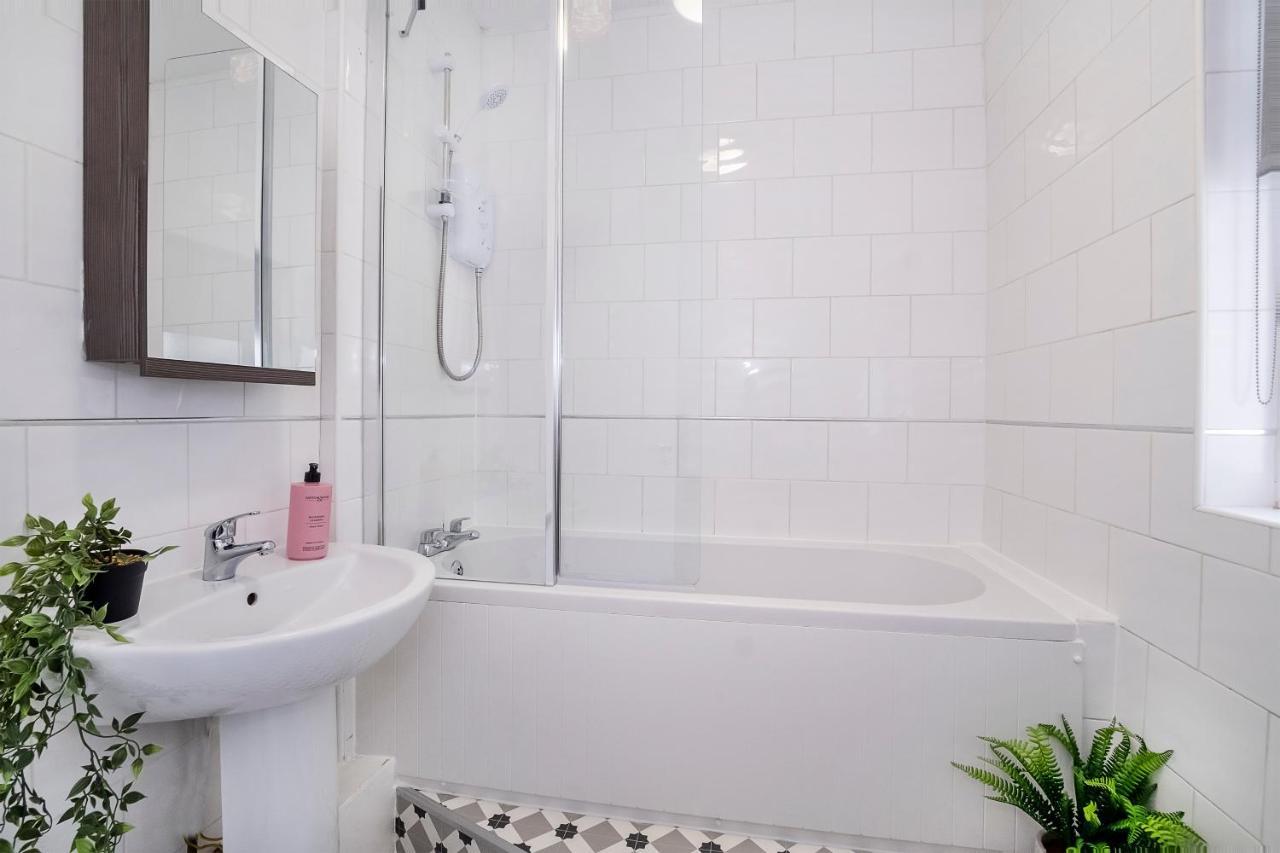 Stylish Hot Tub House With Free Parking! Villa York Eksteriør bilde